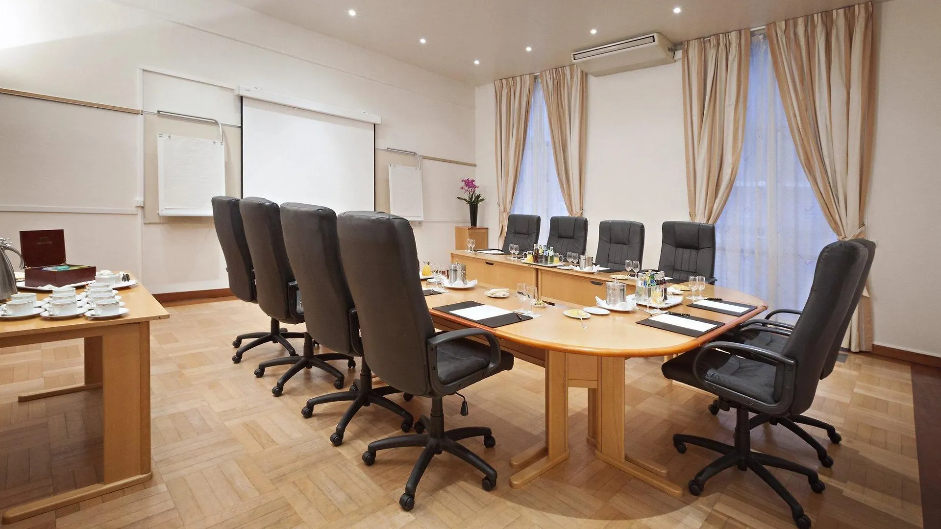 בריסל Hotel Metropole